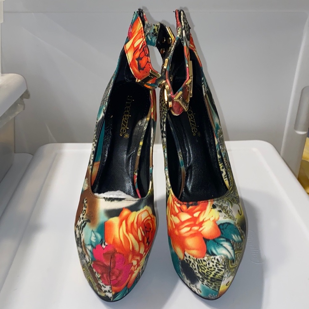 Flower print heel